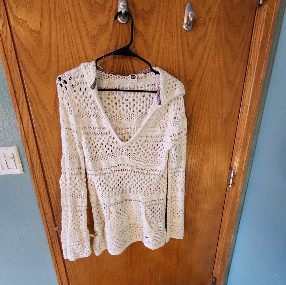 Roxy V Neck Cream Knit Hooded Sweater Size L. Never Worn and Very  Trendy!!